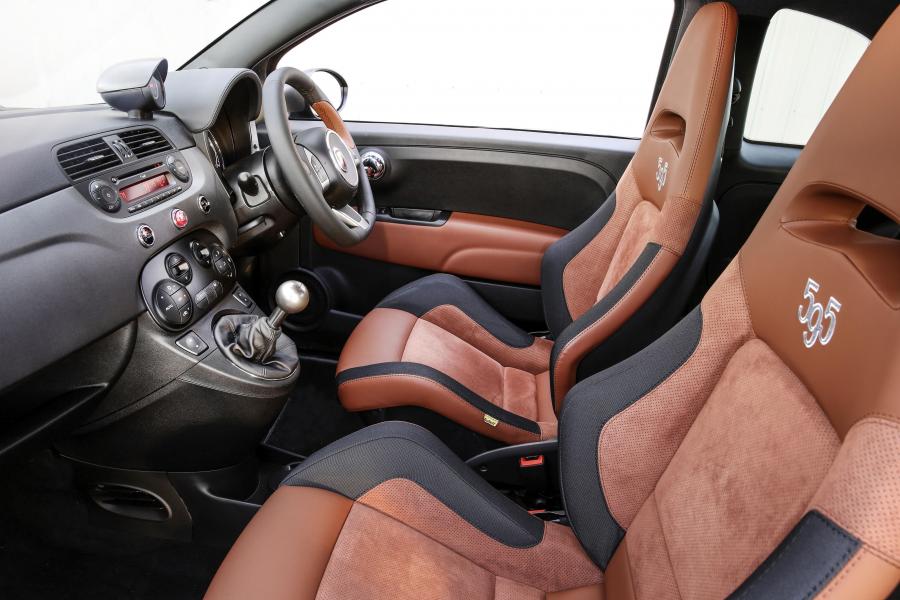 Интерьер Abarth 595 Competizione 2014 года  (AU) (фото 15 из 26)